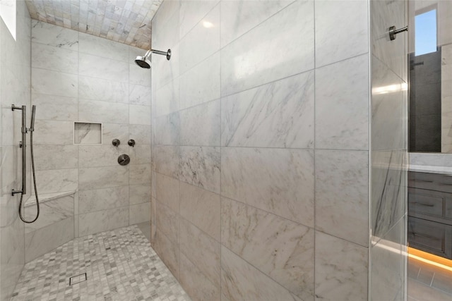 2923 Cliff Pt, Spicewood, TX 78669 - full bath with tiled shower