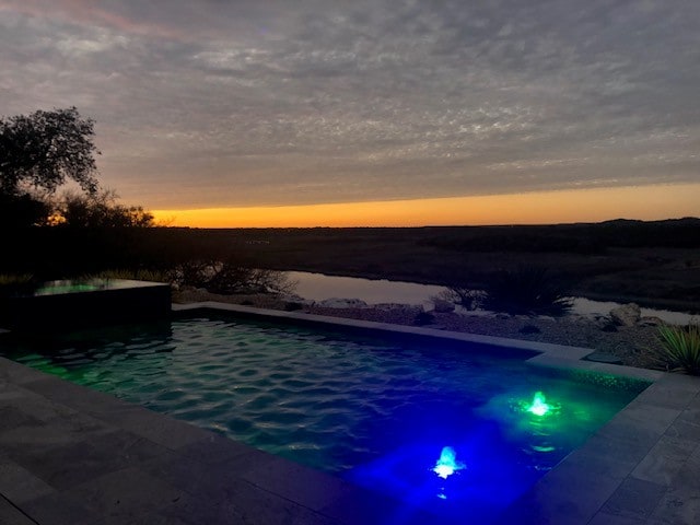 2923 Cliff Pt, Spicewood, TX 78669 - view of swimming pool featuring a pool with connected hot tub and a water view