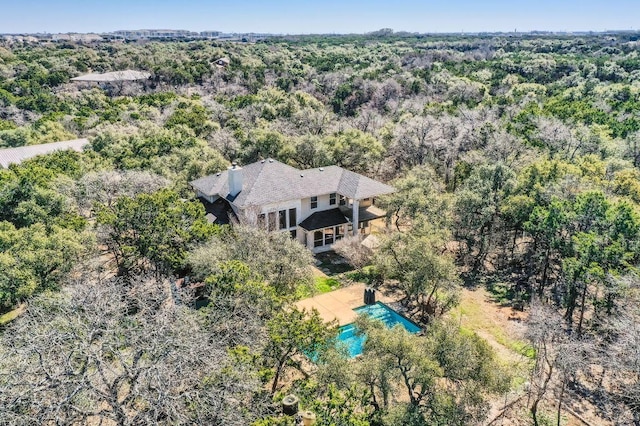 birds eye view of property featuring a wooded view