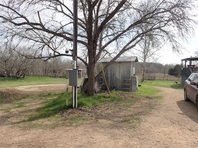 view of yard with an outbuilding and a storage unit