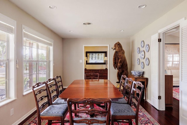 dining room featuring dark wood-style flooring, recessed lighting, visible vents, and baseboards