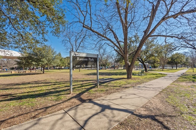 view of property's community featuring a yard