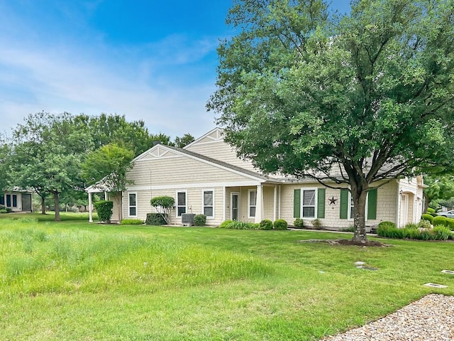 view of front of home with a front lawn