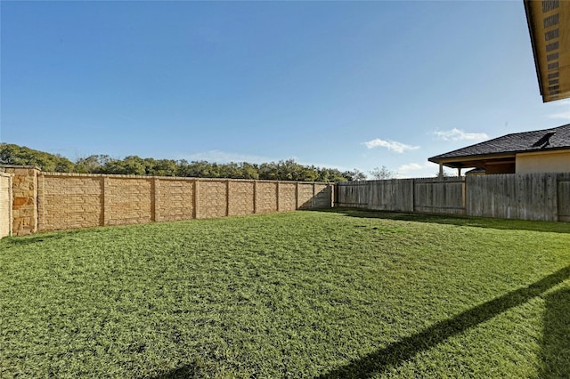 view of yard featuring a fenced backyard