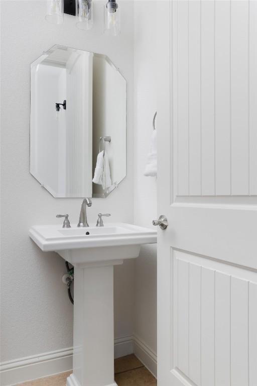 bathroom with baseboards