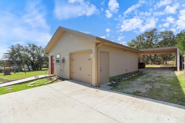 detached garage featuring concrete driveway