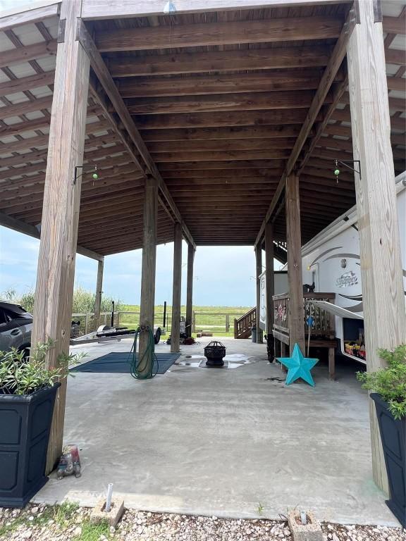 1217 N Monkhouse Dr, Crystal Beach, TX 77650