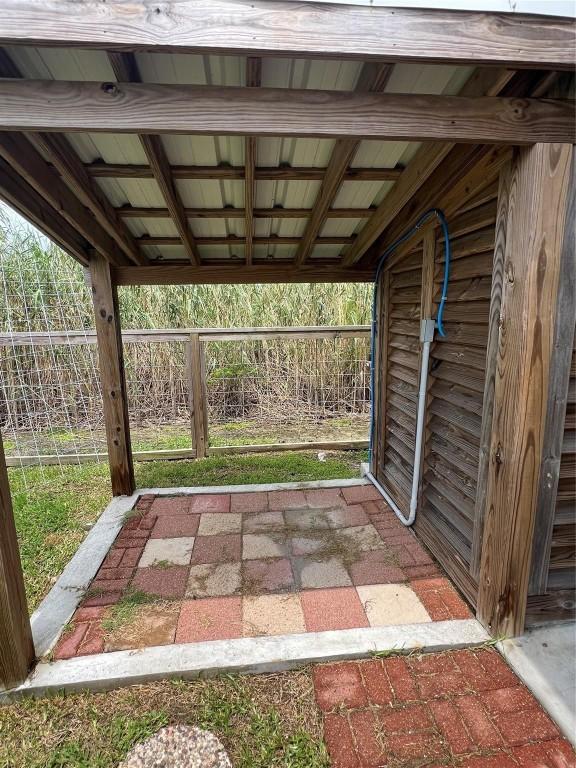 1217 N Monkhouse Dr, Crystal Beach, TX 77650