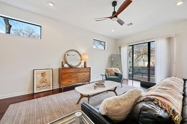 living area featuring baseboards, visible vents, wood finished floors, and recessed lighting