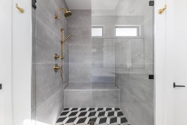 full bathroom featuring a tile shower