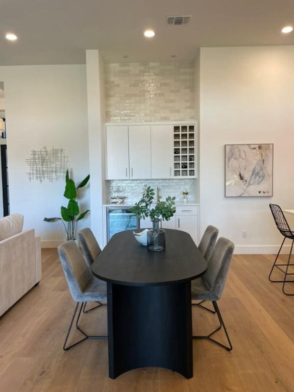 dining area with baseboards, visible vents, light wood-style flooring, and recessed lighting