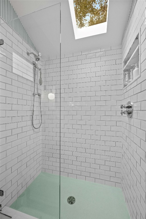 full bath featuring a tile shower