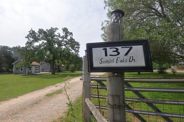 exterior details with driveway