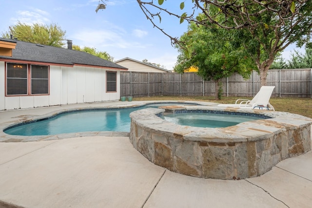 view of pool featuring a patio area, a fenced backyard, and a pool with connected hot tub