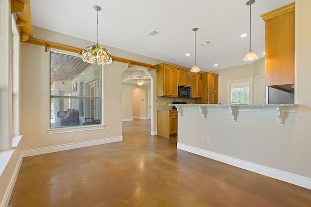 kitchen featuring visible vents, arched walkways, a breakfast bar, concrete floors, and black microwave