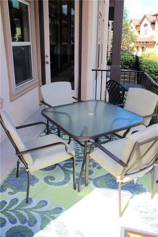 balcony with outdoor dining space