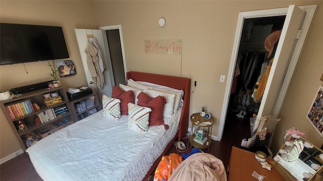 bedroom featuring baseboards and a closet