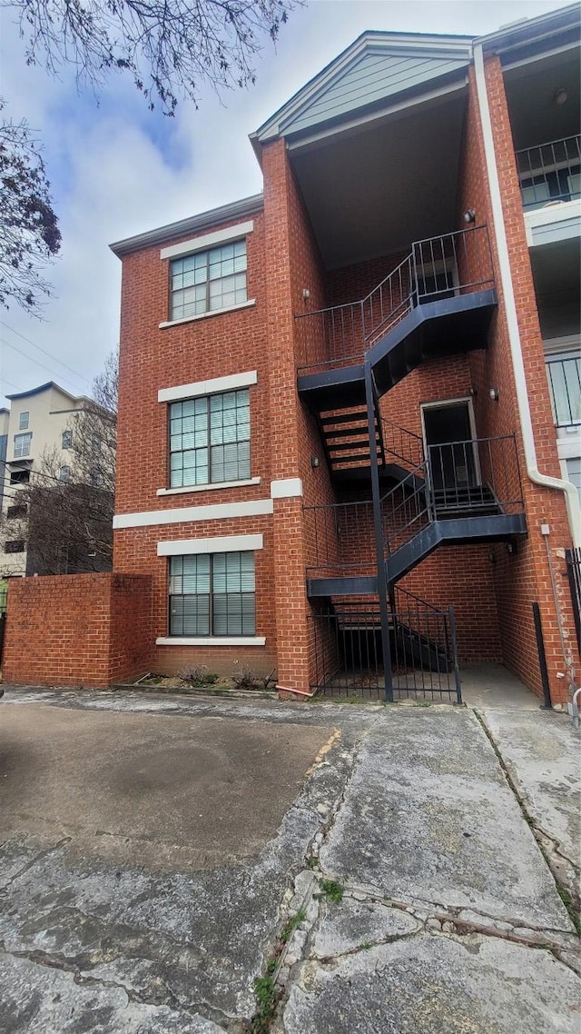 712 W 21st St Unit 202, Austin, TX 78705 - view of property with stairway