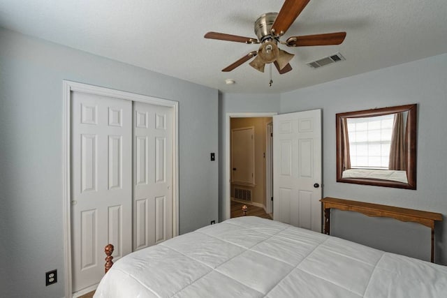 103 Ryan Cv, Hutto, TX 78634 - bedroom with a closet and a ceiling fan