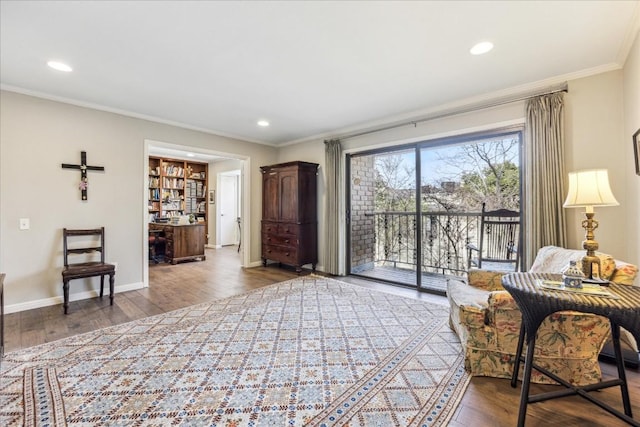 sitting room featuring recessed lighting, baseboards, crown molding, and wood finished floors