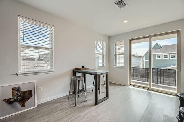 dining room with light wood-type flooring, visible vents, baseboards, and recessed lighting