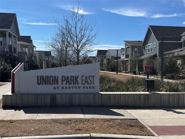 community sign featuring a residential view