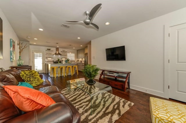 living area featuring visible vents, baseboards, dark wood-style floors, ceiling fan, and recessed lighting