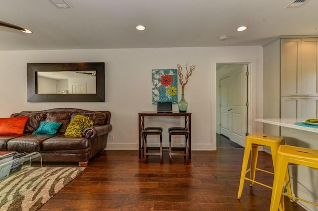 living room featuring recessed lighting, visible vents, baseboards, and wood finished floors