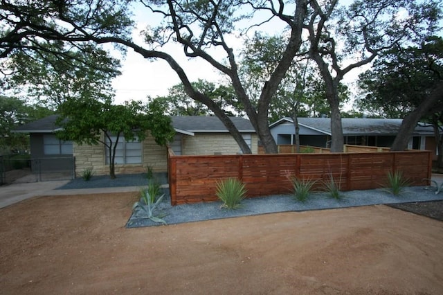 view of yard featuring a fenced front yard