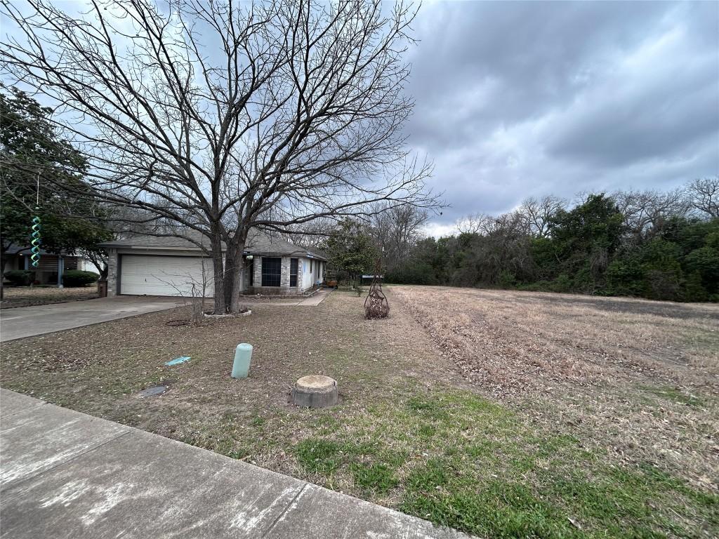 view of front of house featuring driveway and a garage