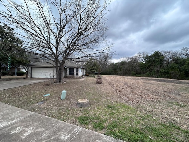 view of front of house featuring driveway and a garage