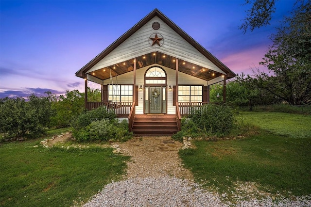 view of front of home featuring a porch and a yard