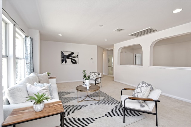 living area with light carpet, baseboards, visible vents, and recessed lighting