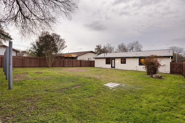 view of yard featuring a fenced backyard