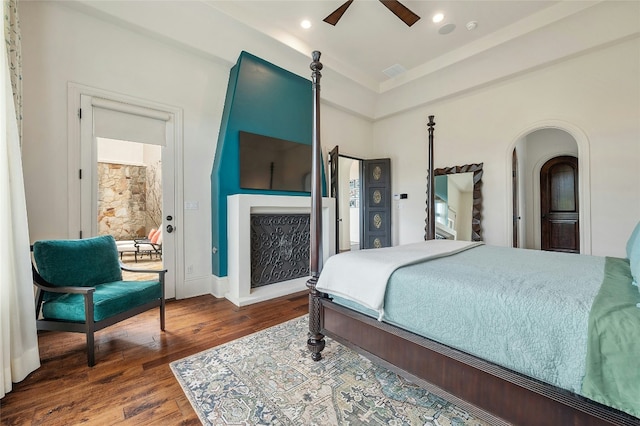 19520 Tessa Hts, Spicewood, TX 78669 - bedroom featuring wood finished floors, arched walkways, baseboards, a ceiling fan, and recessed lighting