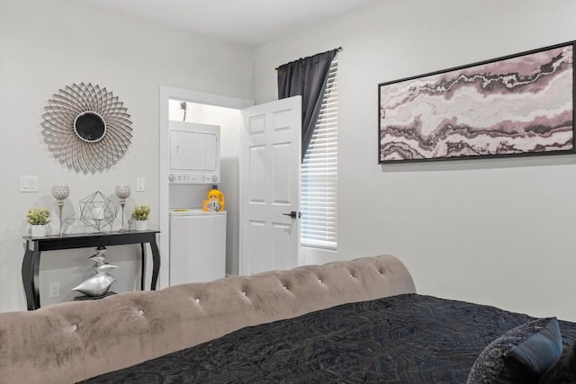 bedroom featuring stacked washing maching and dryer