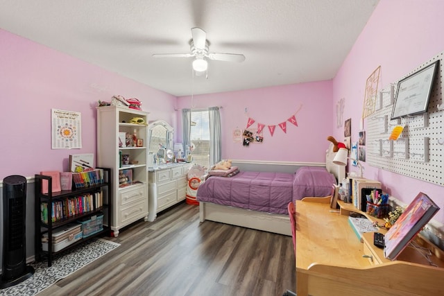 bedroom featuring ceiling fan, a textured ceiling, and wood finished floors