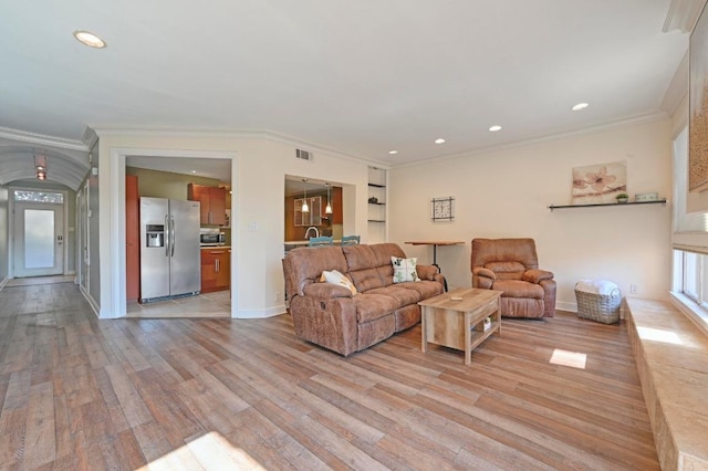 living room featuring recessed lighting, visible vents, light wood-style flooring, ornamental molding, and baseboards