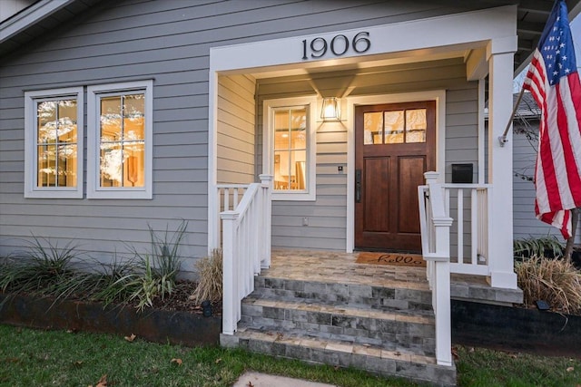 entrance to property featuring covered porch