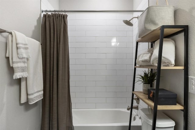 bathroom featuring shower / bath combo with shower curtain