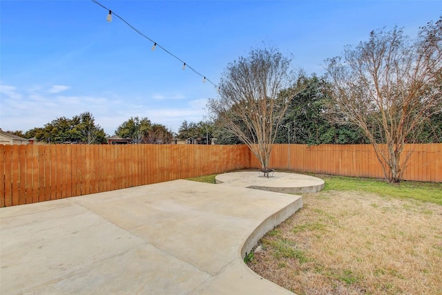 view of yard featuring a fenced backyard and a patio