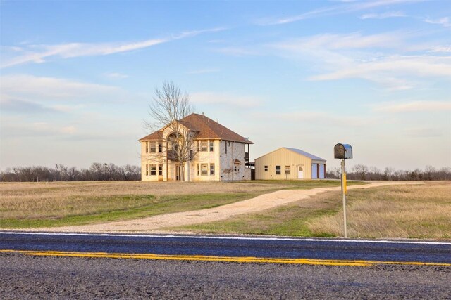 view of front of property with a front yard