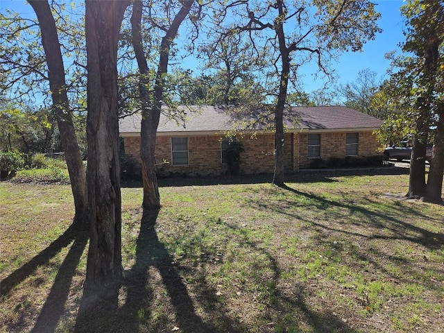 view of front of house with a front lawn and brick siding