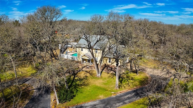 birds eye view of property with a wooded view