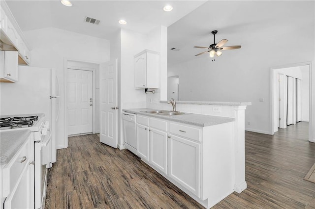 kitchen featuring visible vents, white cabinetry, a sink, white appliances, and a peninsula