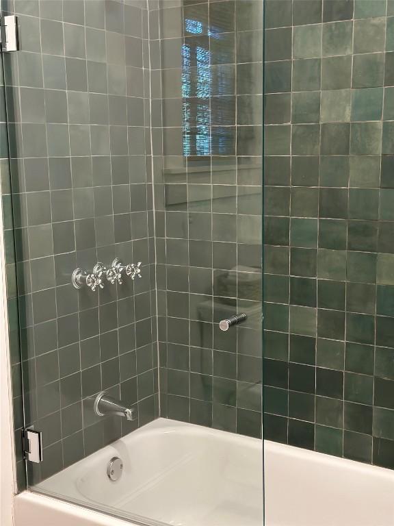 full bath with shower / bath combination