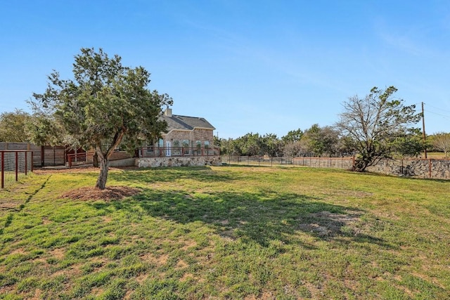 view of yard featuring a fenced backyard