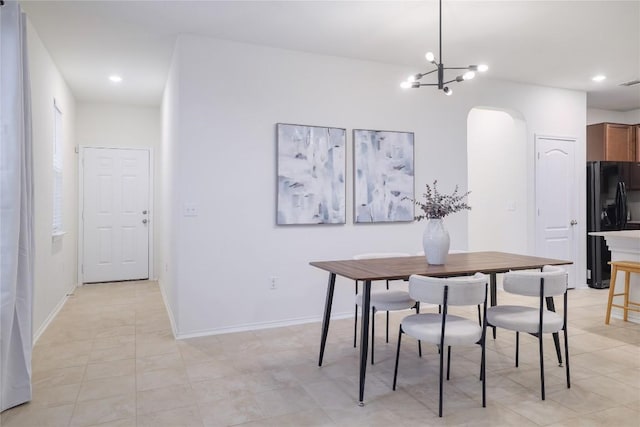 dining area with arched walkways, recessed lighting, visible vents, an inviting chandelier, and baseboards