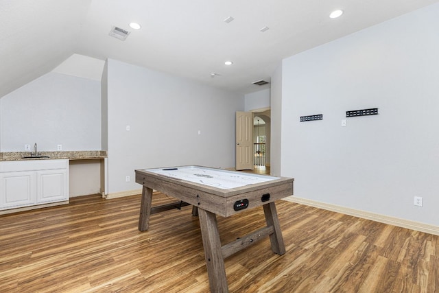 rec room featuring recessed lighting, light wood-type flooring, visible vents, and baseboards