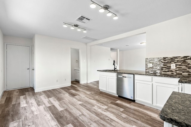 kitchen with tasteful backsplash, visible vents, dishwasher, light wood-style floors, and white cabinetry